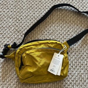 BAGGU Mustard Crossbody Bag